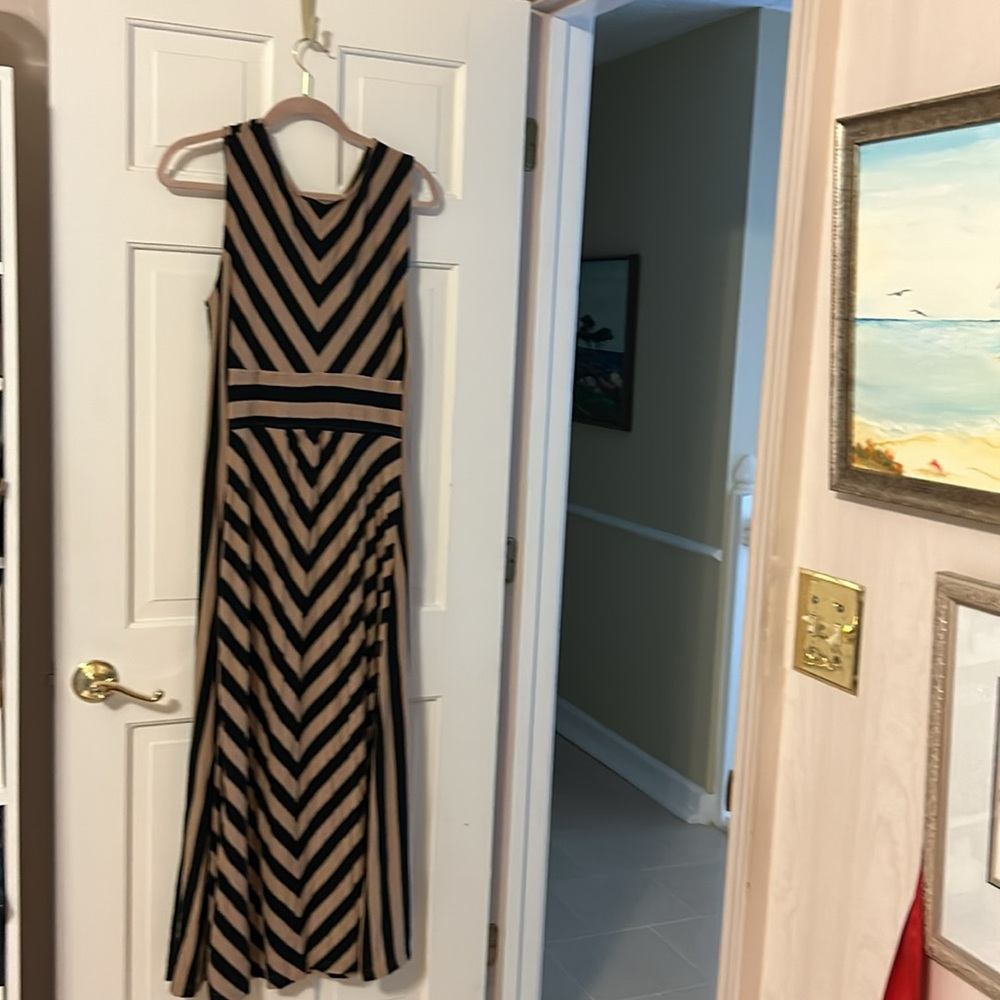 EUC, LIZ LANGE COTTON MAXI DRESS,size 1X,Very Comfy,gold silver attached circle - Picture 3 of 3